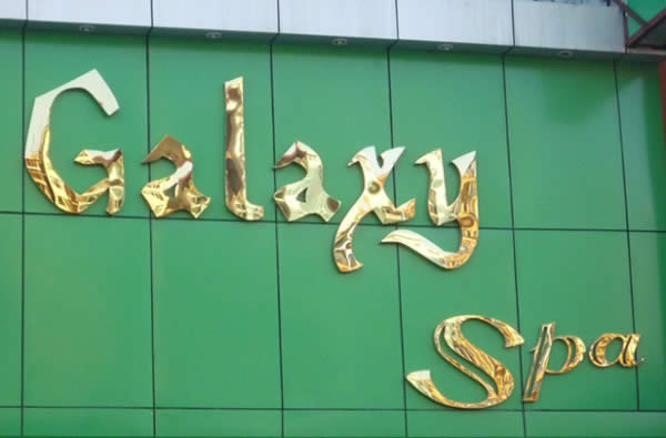 Biển chữ nổi bằng đồng, inox