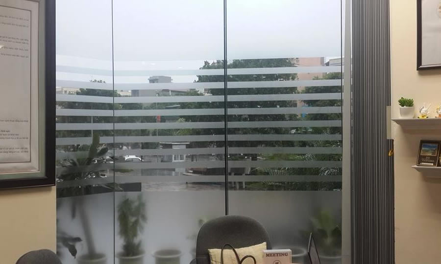 Dán Decal kính trang trí